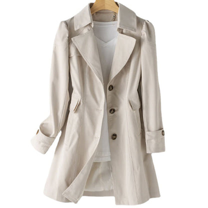 Voorkant beige lange windjack en regenjas voor dames